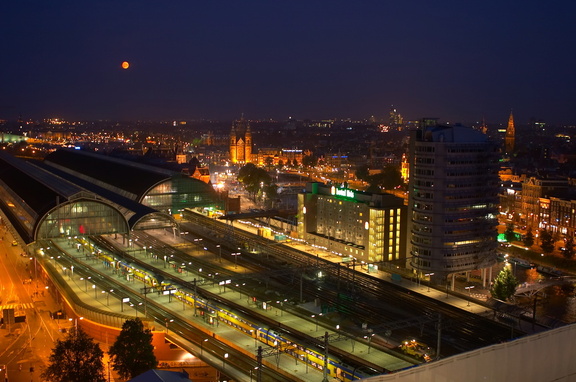 Maan over Amsterdam